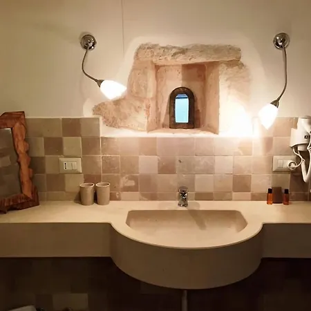 בית הארחה Trulli E Puglia אלברובלו